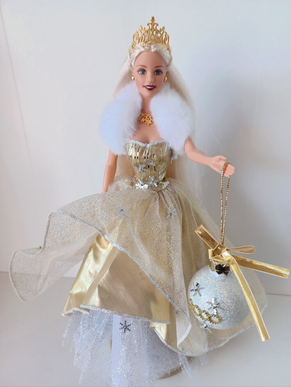 Celebration Barbie Special 2000 Edition Gold Dress With Stand‎ And Ornament Toy - Picture 2 of 9